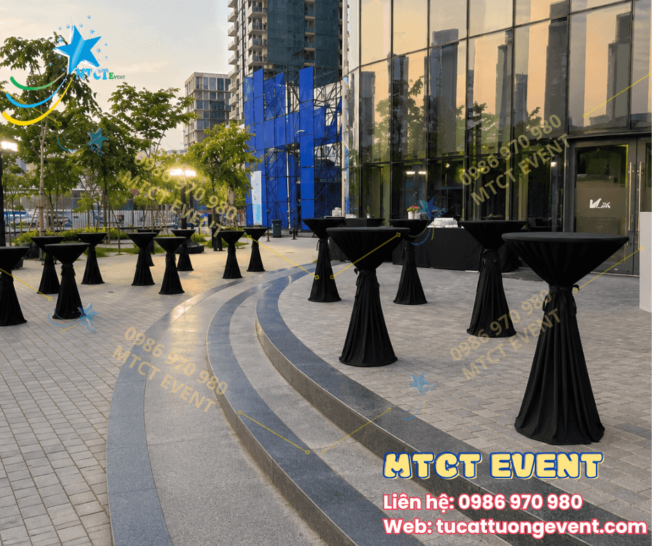 Bàn bar 1m05 có khăn + nơ 12